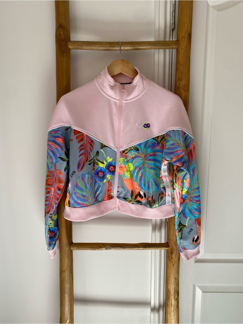 Nike Sportswear Track Jacket Hyper Femme Flora Cropped Pink Tropical Parrots